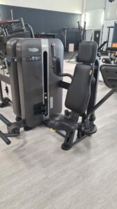 pectoral technogym artis