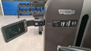 shoulder press technogym artis 2