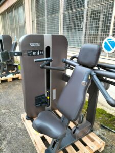 shoulder press technogym artis